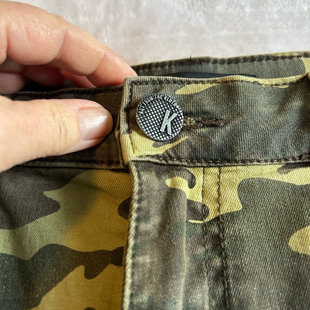 KUT from the Kloth Connie Camouflage Pants - Picture 5 of 9
